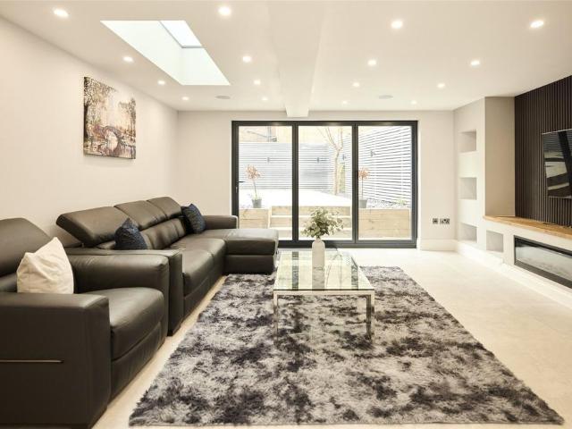 Grayling Road, London, N16 5 bed terraced house to rent £12,000 pcm £2,769 pw