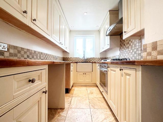 Grays Cottages, Orpington, BR5 2 bed cottage to rent £1,850 pcm £427 pw