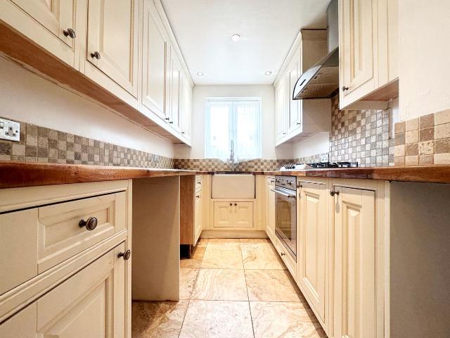 Grays Cottages, Orpington BR5, 2 bed cottage to rent, £1,850 pcm | PrimeLocation