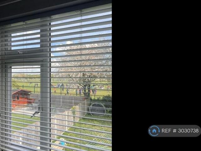 Grays, Grays, RM16 1 bed in a house share to rent £850 pcm £196 pw