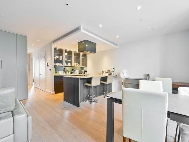 Gray's Inn Road, Bloomsbury, London. 2 bed flat to rent £8,667 pcm £2,000 pw