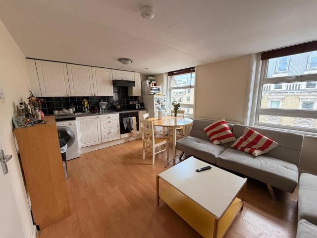 Gray's Inn Road, Kings Cross, London 1 bed flat to rent £1,900 pcm £438 pw