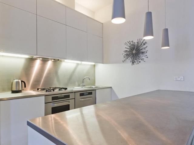 Grays Inn Road, London WC1X 2 bed apartment to rent £4,000 pcm £923 pw