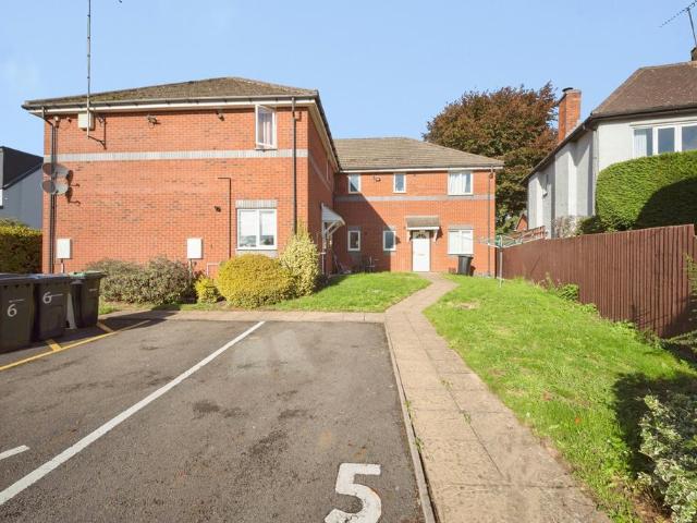 Grayshott Close, Birmingham, West. 2 bed flat to rent £950 pcm £219 pw