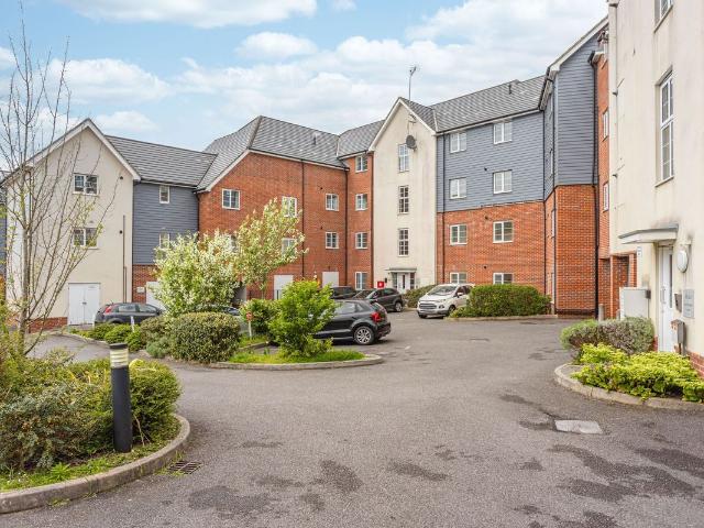 Grayrigg Road, Maidenbower RH10, 2 bed flat to rent, £1,500 pcm | PrimeLocation
