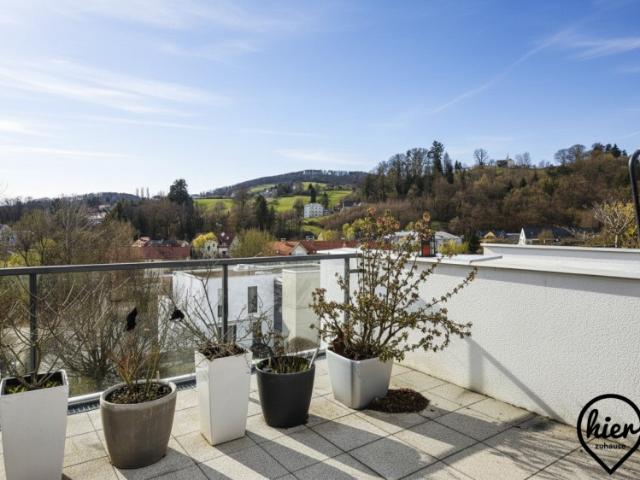 Graz Mariatrost: Einzigartige Penthouse Maisonette mit Dachterrasse und Eigengarten sowie Kachelofen