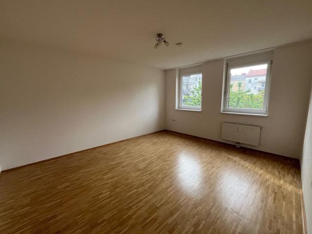 Graz Lend: Leistbare, Großzügige 2 Zimmer Wohnung mit Separater Wohnküche und Sonniger Innenhofterrasse!