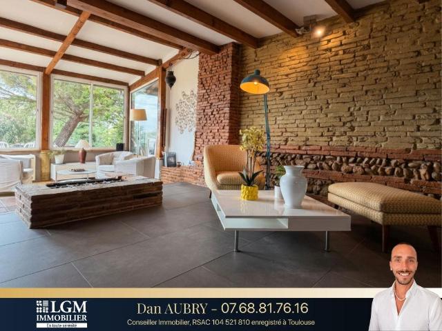 GRAZAC, Grande maison familiale avec 2 gîtes indépendant sur. 366m² Grazac