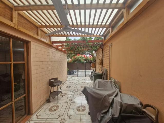 Grace Kelm Vende casa en excelente estado remodelada dos pisos 3 d/ 2 baños/estacionamiento y patio en Peñaflor. 3 dormitorios por 82000. 00 en Peñaflor