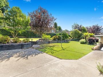 Yass, Yass Valley, Victoria - Equipped kitchen