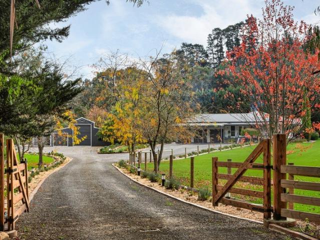 GRACEBURN HOMESTEAD | A PRIVATE 4.4 ACRE LIFESTYLE ESTATE