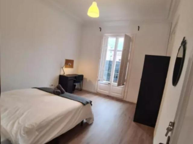 Graceful double bedroom in residential Sant Gervasi Galvany