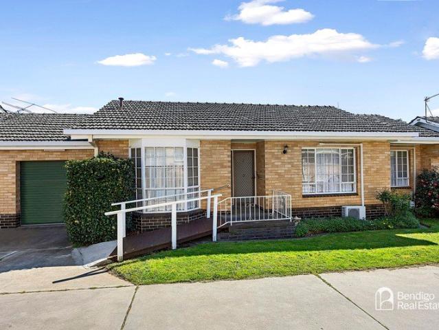 Gracious and Spacious Unit in Strathdale