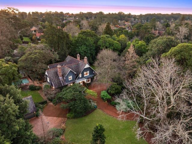 Gracious 'Cheddington' on 5124sqm with 3 lots and 3 titles