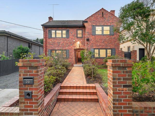 Gracious Classic Clinker Brick with City Views No Heritage Overlay