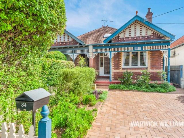 GRACIOUS HOME, ULTRA CONVENIENT LOCATION, LIGHT FILLED