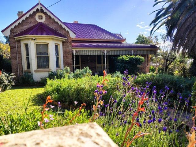 Gracious ILLOURA Peaceful Place 33 Forbes Street Grenfell