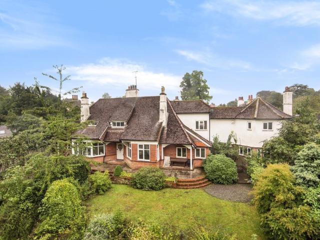 Gracious Street, Selborne, Alton. 5 bed detached house to rent £4,500 pcm £1,038 pw