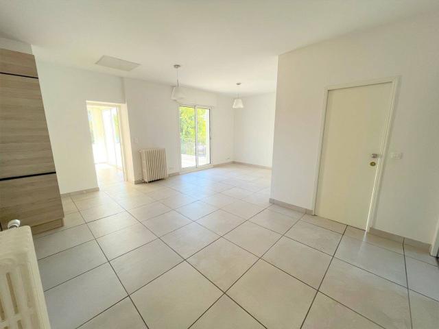 GRADIGNAN CENTRE LOCATION APPARTEMENT 4 PIÈCES 93 M² TERRASSE