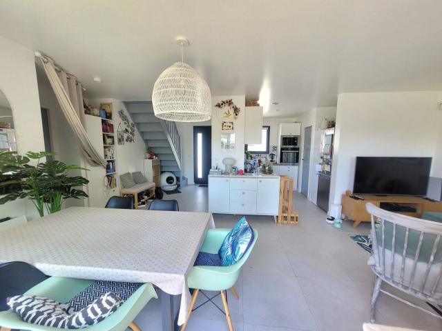 GRADIGNAN MAISON T6 AVEC JARDIN ET PISCINE