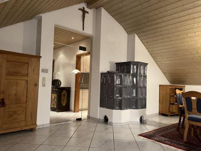 Grafenau: 3,5 ZW im DG in ruhiger Feldrandlage in 3 Fam. Haus