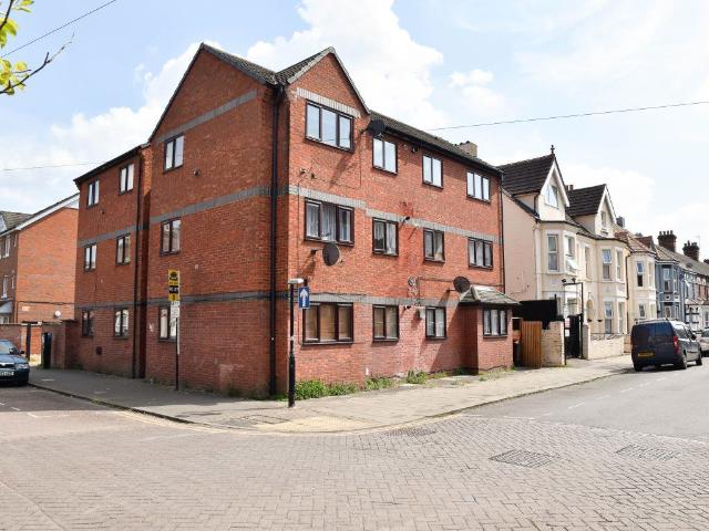 Grafton Road, Bedford MK40, Studio to rent, £650 pcm | PrimeLocation