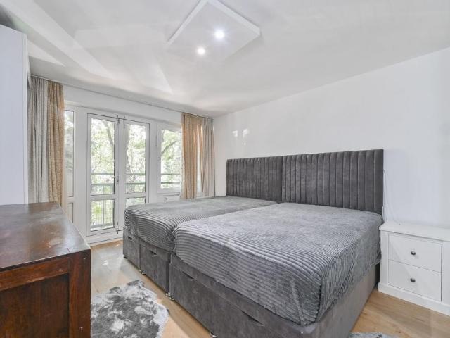 Grafton Road, Gospel Oak, London, NW5 2 bed flat to rent £2,850 pcm £658 pw