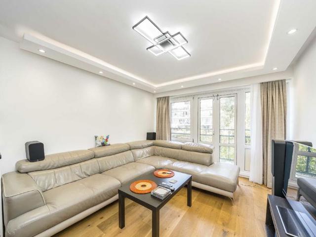 Grafton Road, London NW5 2 bed flat to rent £2,700 pcm £623 pw