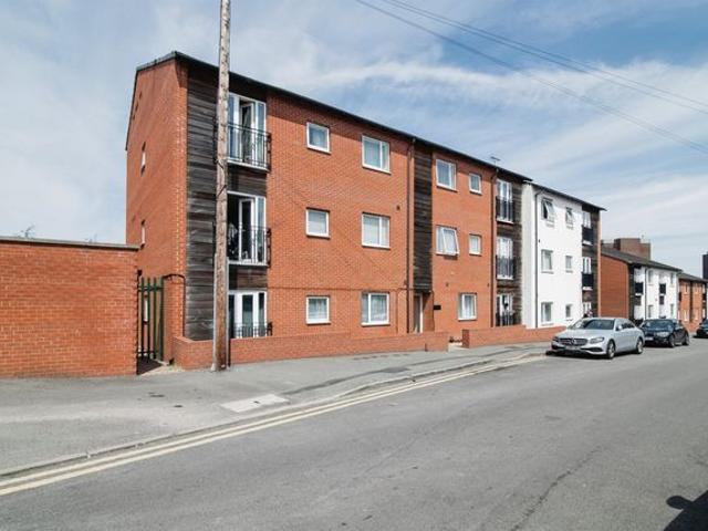 Grafton Road, West Bromwich B71, 2 bed flat to rent, £875 pcm | PrimeLocation