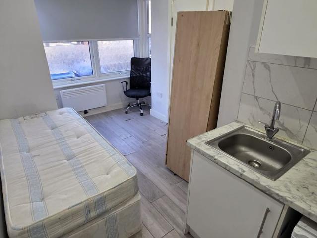 Graham Road, Wealdstone HA3, Studio to rent, £1,050 pcm | PrimeLocation