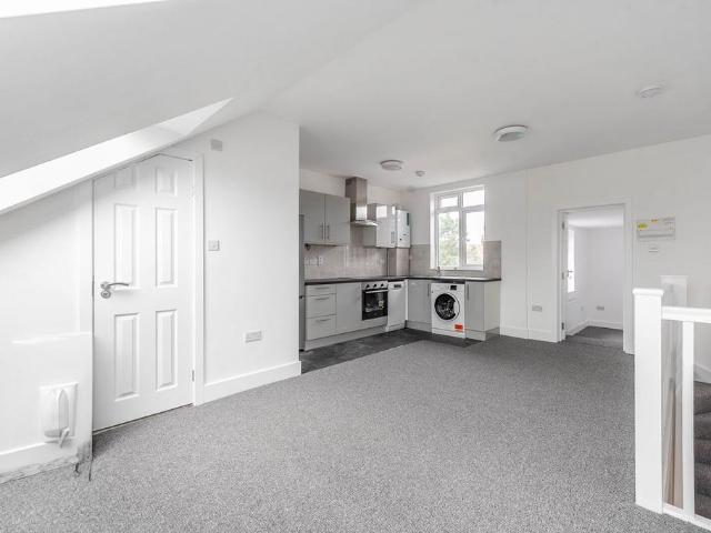 Graham Road, Harrow Weald, Harrow, HA3 1 bed flat to rent £1,350 pcm £312 pw