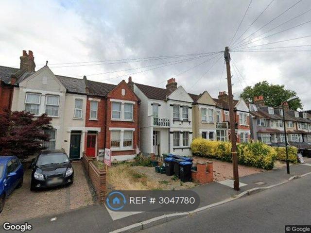 Graham Road, Mitcham CR4, 2 bed flat to rent, £1,800 pcm | PrimeLocation