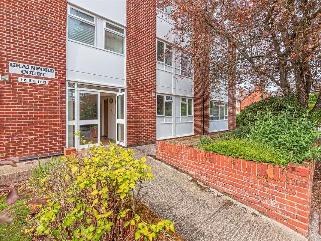 Grainford Court, Crescent Road, Wokingham RG40, 2 bed flat to rent, £1,350 pcm | PrimeLocation
