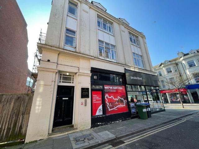 Graleen Chambers, Worthing, West. Studio to rent £690 pcm £159 pw