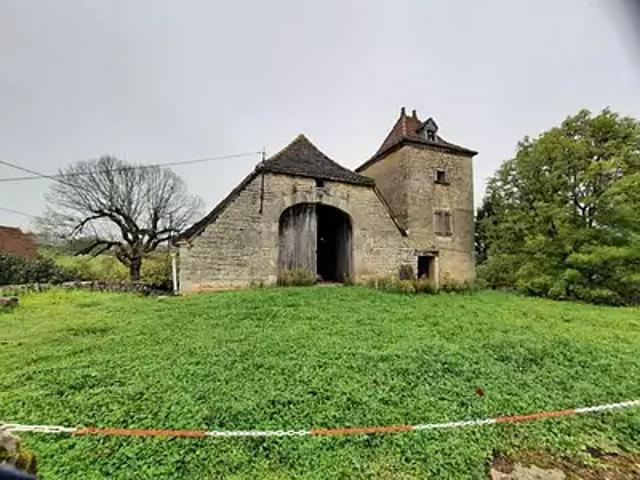 Gramat 46500 Achat / Vente maison 4 pièces t4 au dernier étage parking