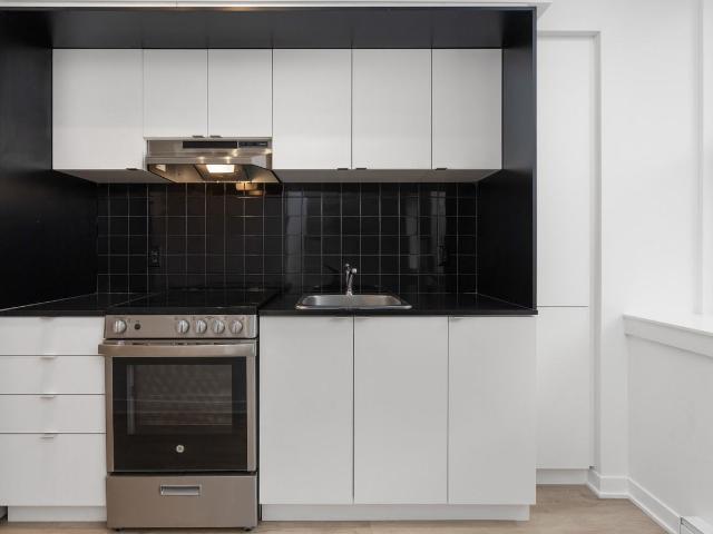 Gramercy Residences Studio Apartment for Rent at 1950 1900 1950 Sherbrooke West, Montréal, QC H3H 1E7