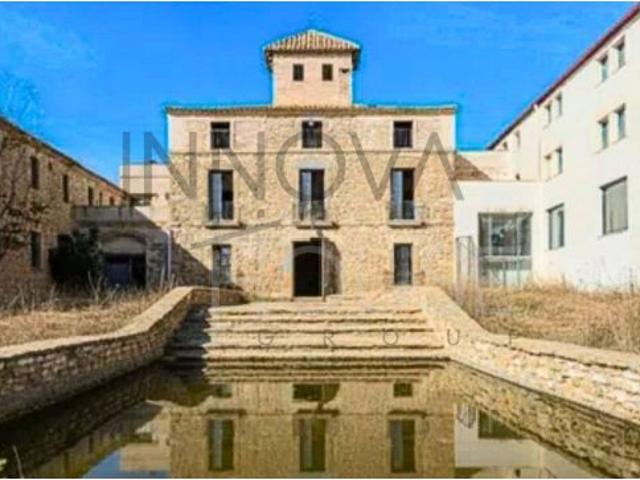 Gran masía con gran potencial para proyecto turístico en Suchs