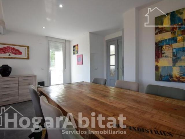 ¡GRAN OPORTUNIDAD! ADOSADO REFORMADO, EXTERIOR CON TERRAZA Y ASCENSOR