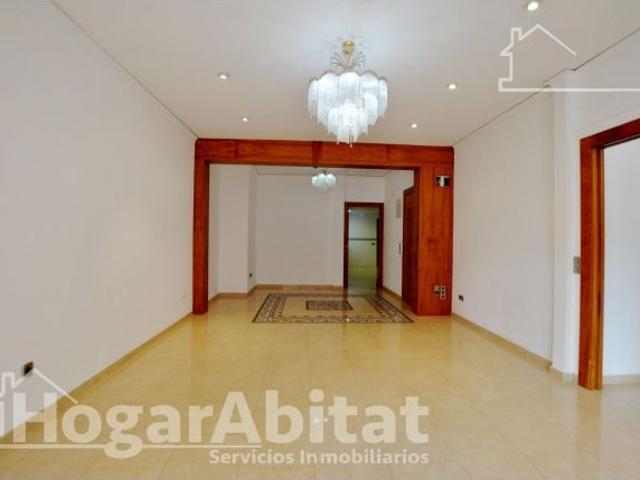 ¡GRAN OPORTUNIDAD! AMPLIO, BONITO Y EXTERIOR CON TERRAZA EN EL CENTRO