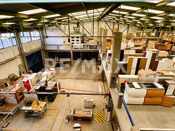 Gran Oportunidad: Bodega en Av. Constituyentes 740 m2 construidos con showroom y oficinas