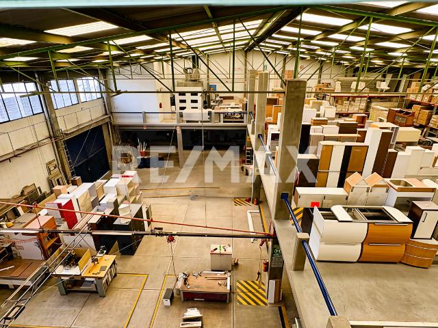 Gran Oportunidad: Bodega en Av. Constituyentes 740 m2 construidos con showroom y oficinas