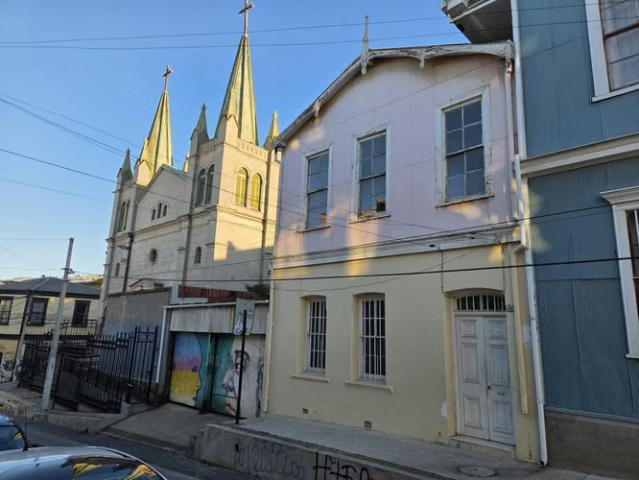 Gran Oportunidad Casa 2pisos Cerro Alegre Valor Rebajado | 5 dormitorios por 198000. 00 en Valparaíso