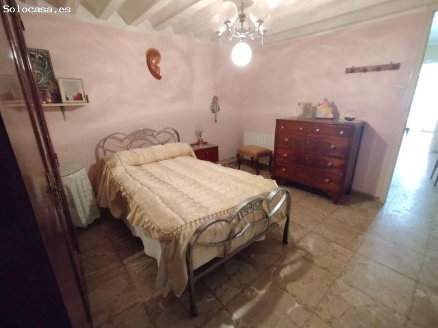 ¡Gran Oportunidad! Casa para Reformar con Parcela de 548 m² y Salida a Dos Calles