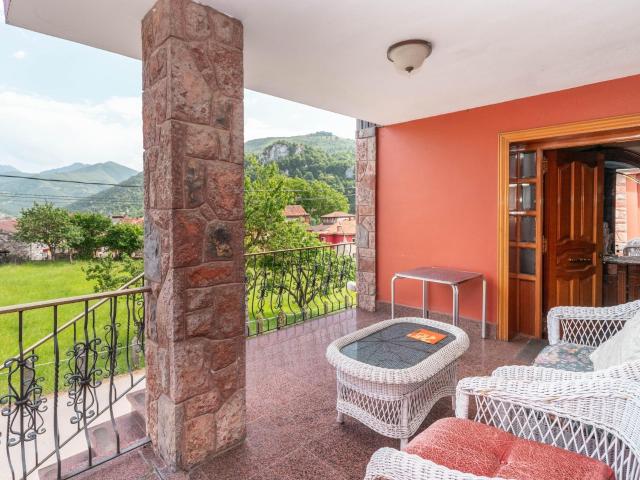 Gran Oportunidad de Negocio: Casa con Local opción para Hostelería en Pelúgano