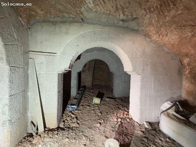 ||| GRAN OPORTUNIDAD DE BODEGA RESTAURADA Y CON POSIBILIDAD E VIVIENDA EN ARANZUEQUE |||