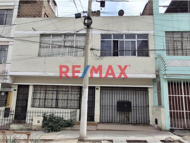 Gran Oportunidad De Inversión! Amplia Casa De 2 Pisos En Venta En El Rímac