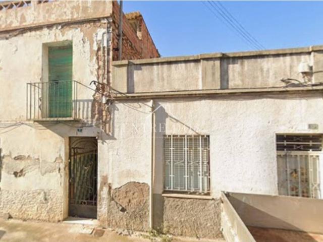 Gran oportunidad de inversión en Almazora, casa de 9 habitaciónes de 1940 a refaccionar con posibilidad de venta de conj