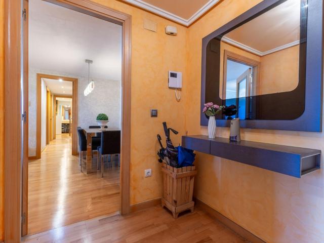¡GRAN OPORTUNIDAD DE INVERSIÓN Encantador piso con terraza en la prestigiosa Urbanización La Reva Ribarroja del Turia