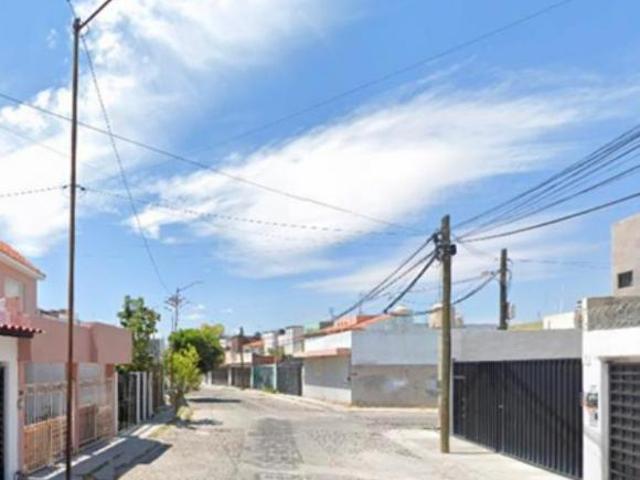 GRAN OPORTUNIDAD DE INVERSION, SE VENDE CASA COL. LA MISION, CELAYA GUANAJUATO