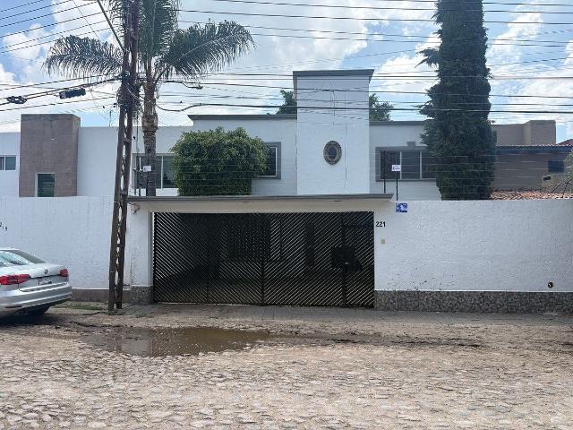 ¡GRAN OPORTUNIDAD DE RENTA EN JURICA CAMPESTRE